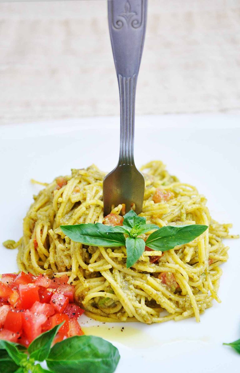 Gluten Free Creamy Guacamole Pasta Spacghete fara gluten cu guacamole si busuioc