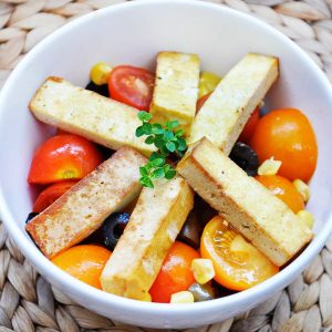 Grilled Smoked Tofu Tomato Salad Salata rosii cu tofu afumat_