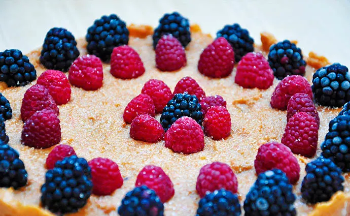 No Bake Citrus Cake with Berries Tort de citrice zmeura mure vegan