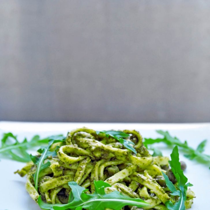 Pasta with Arugula Pesto Capers Paste cu pesto de rucola capere vegan