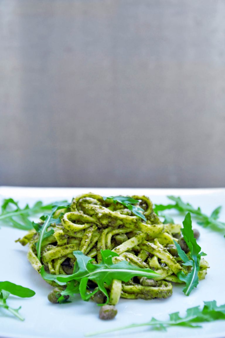 Pasta with Arugula Pesto Capers Paste cu pesto de rucola capere vegan