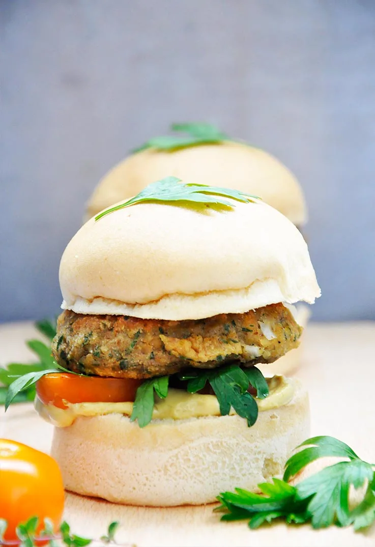 Gluten-Free Lentil Sweet Potato Burgers Burger vegetarian cu linte si cartof dulce reteta