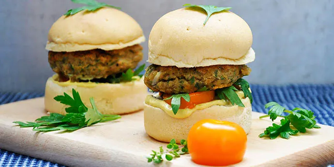 Gluten-Free Lentil Sweet Potato Burgers Burger vegetarian cu linte si cartof dulce