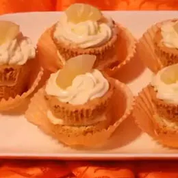 Cupcakes cu ananas si crema de vanilie-fara gluten