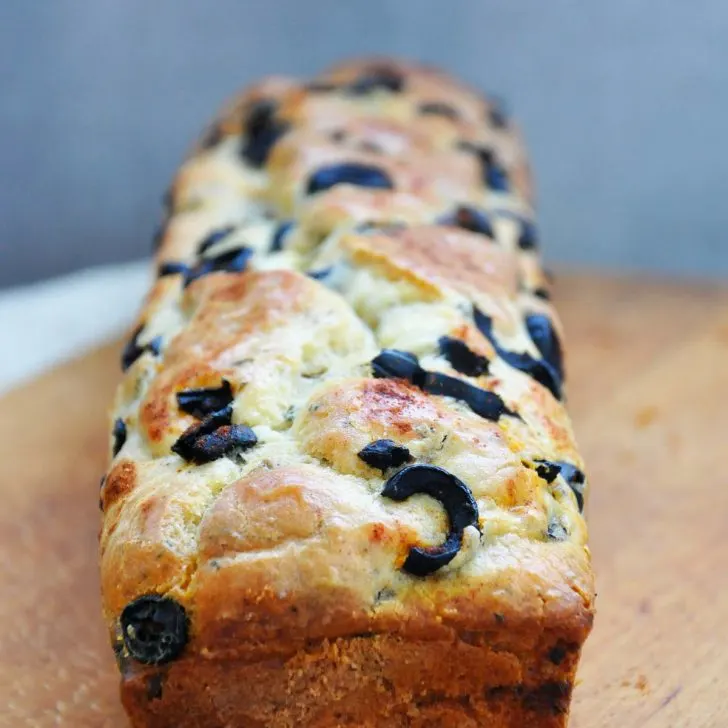 Gluten-free bread with pesto and olives recipe