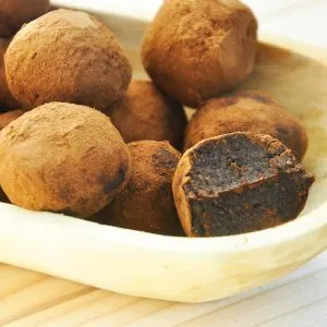 Creamiest Raw Chocolate Truffles Ever Avocado-Date Chocolate Truffles trufe cremoase de ciocolata curmale