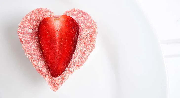 Raw White Chocolate Strawberry Hearts 