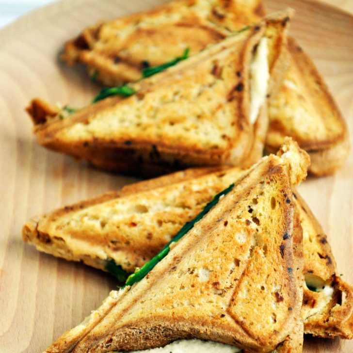 Gluten-Free Grilled Vegan Cheese Sandwich Sandvis cu branza topita vegana