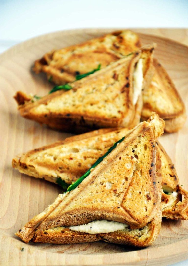 Gluten-Free Grilled Vegan Cheese Sandwich Sandvis cu branza topita vegana