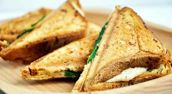 Gluten-Free Grilled Vegan Cheese Sandwich Sandvis cu branza topita vegana reteta
