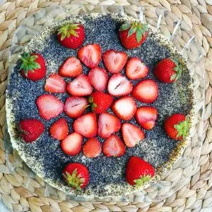 No Bake Vegan Poppy Seed Cheesecake vegan cu mac si capsuni fara coacere reteta