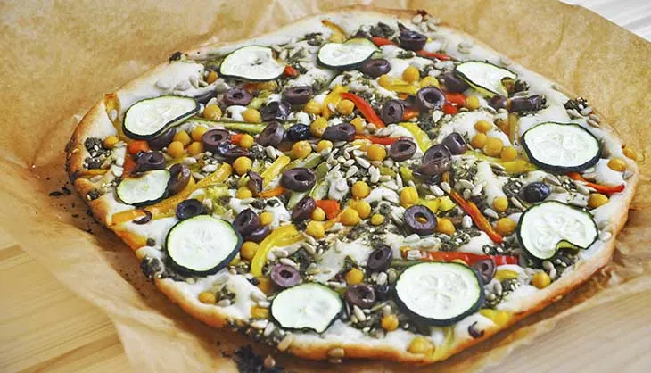 Middle Eastern Gluten-Free Vegan Pizza fara gluten cu specific oriental