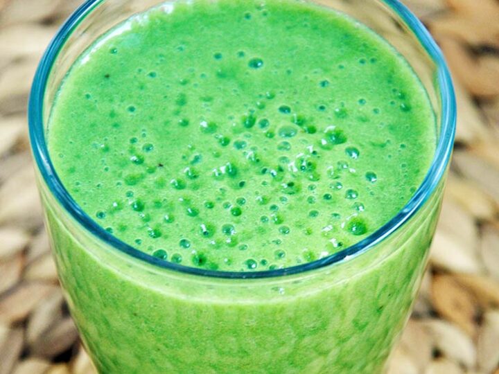 Green Barley Grass Smoothie | Gourmandelle