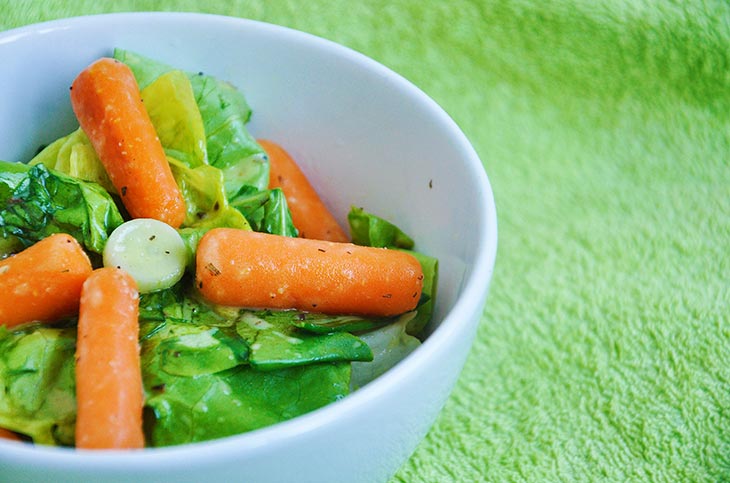 Baby-Carrot-Salad-Recipe-Salata-cu-morcovi-baby-vegan
