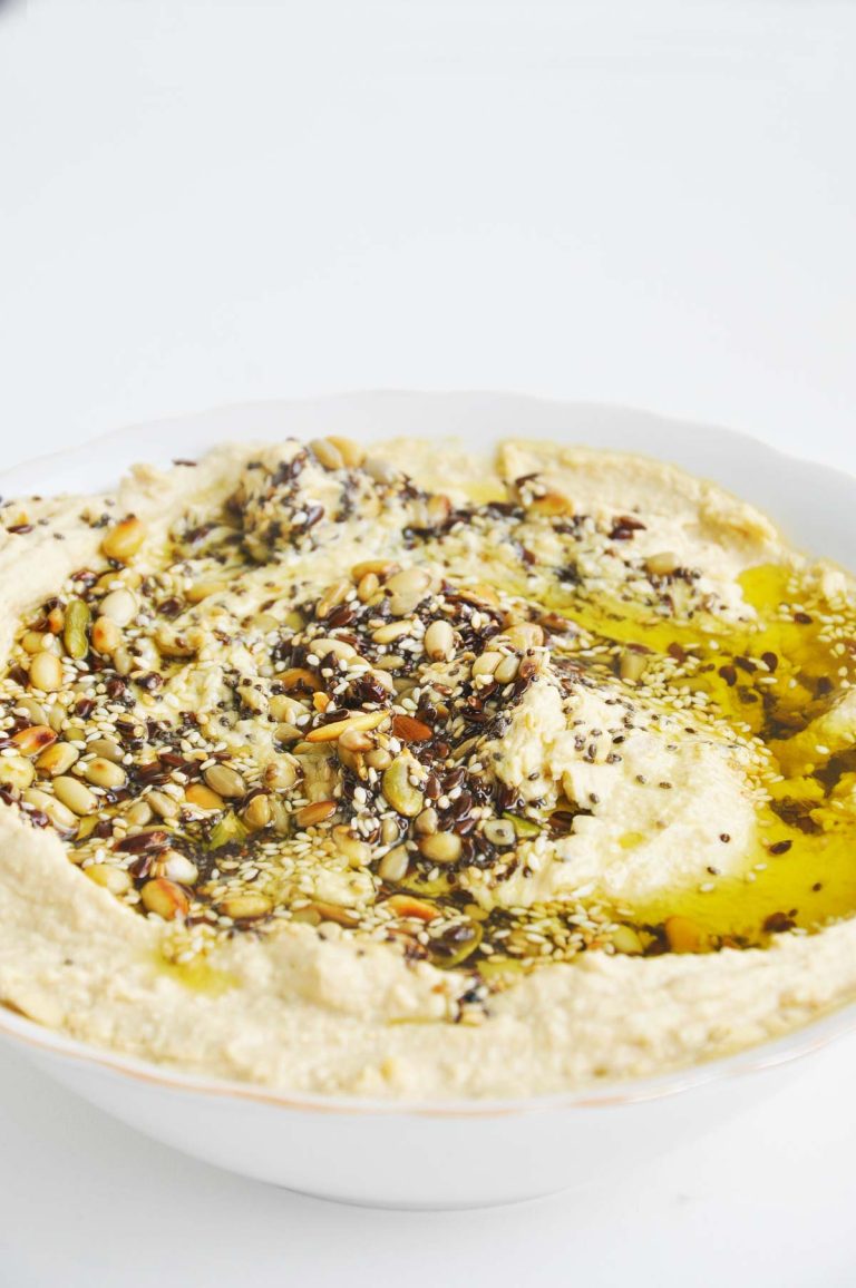 Smooth Hummus with Seeds Humus cu seminte reteta