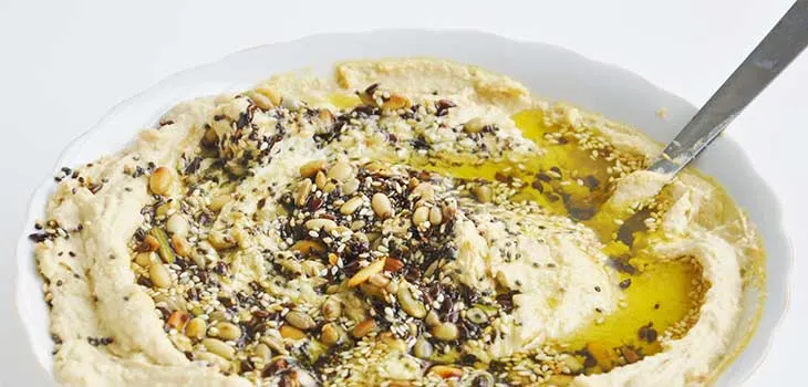 Smooth Hummus with Seeds Humus cu seminte vegan