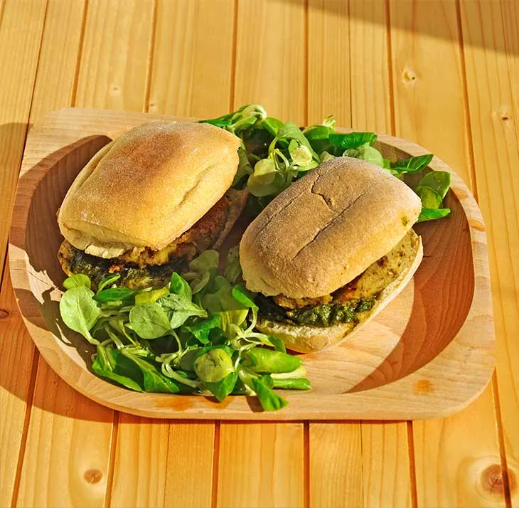 Green-Chickpea-Sandwich-vegan-Sandvis-cu-naut