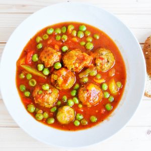 Vegan Meatball Stew mancare de mazare cu chiftelute vegetale reteta