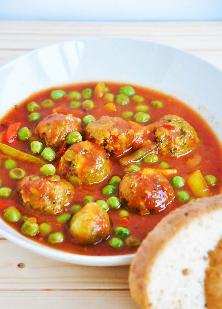 Vegan Meatball Stew mancare de mazare cu chiftelute vegetale