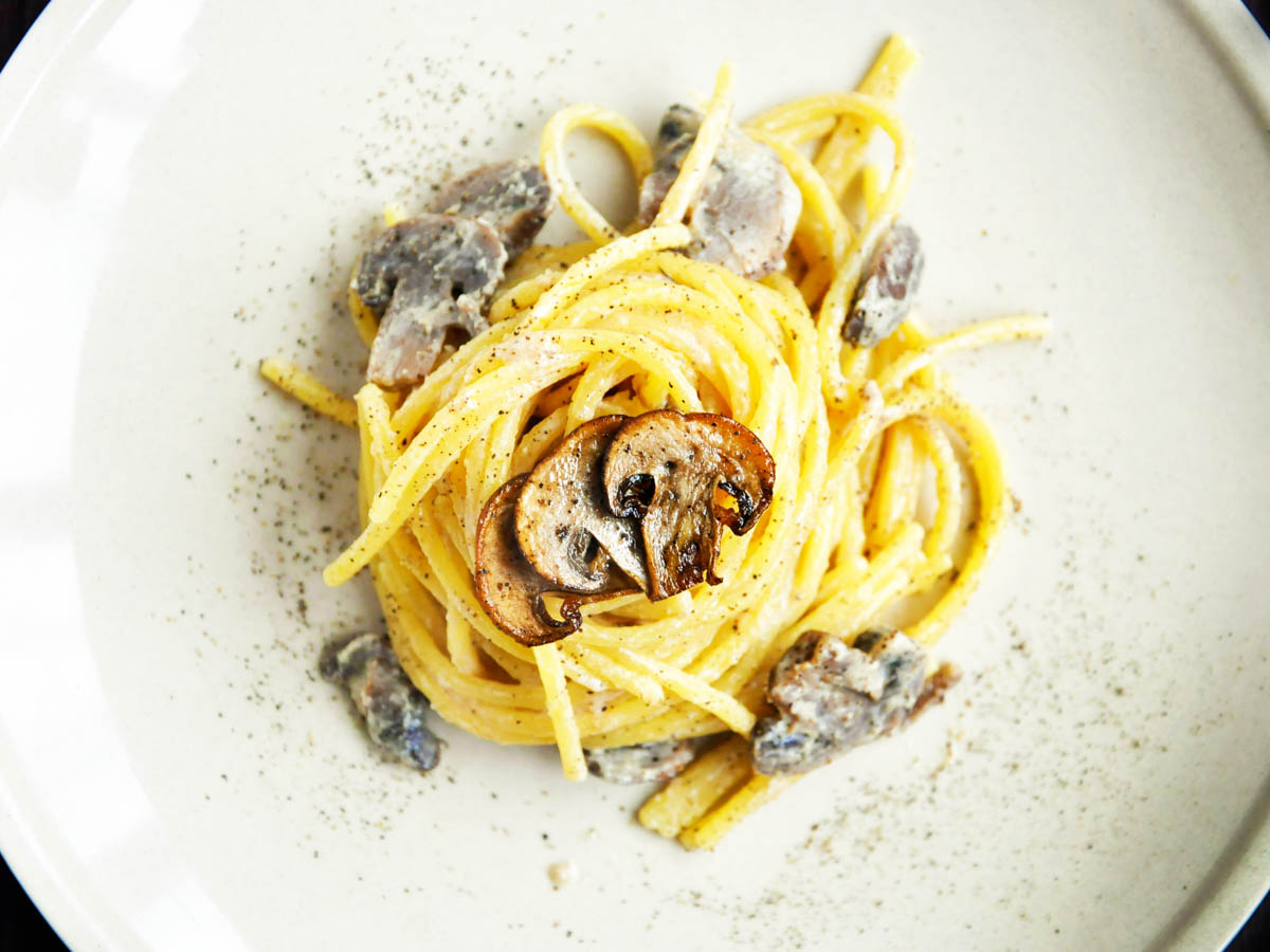 vegan mushroom alfredo pasta