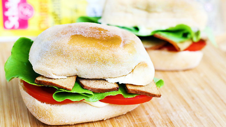 Vegan BLT Sandwich Sandvis BLT vegan