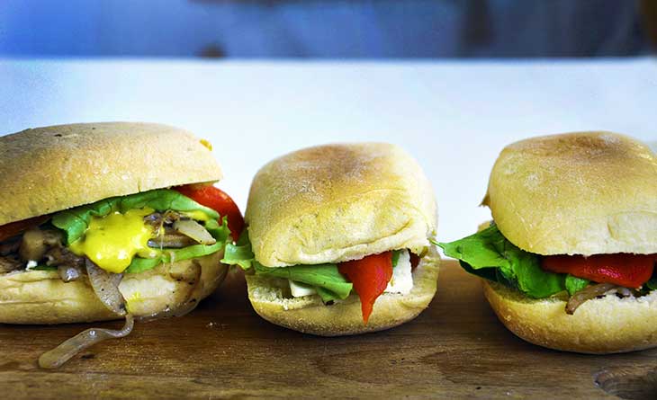 Vegan Steak Sandwich Sandvis vegan cu ciuperci la gratar