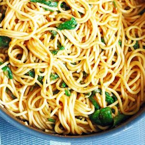 One-Pot-Italian-Pasta-Spaghete-cu-Spanac-si-Rosii-vegetarian