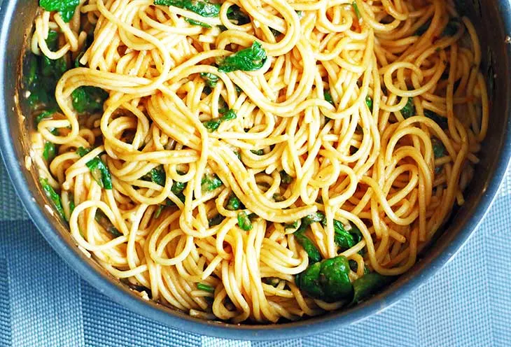 One-Pot-Italian-Pasta-Spaghete-cu-Spanac-si-Rosii-vegetarian
