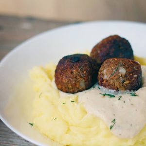 vegan meatballs in white sauce chiftelute in sos alb de post vegane