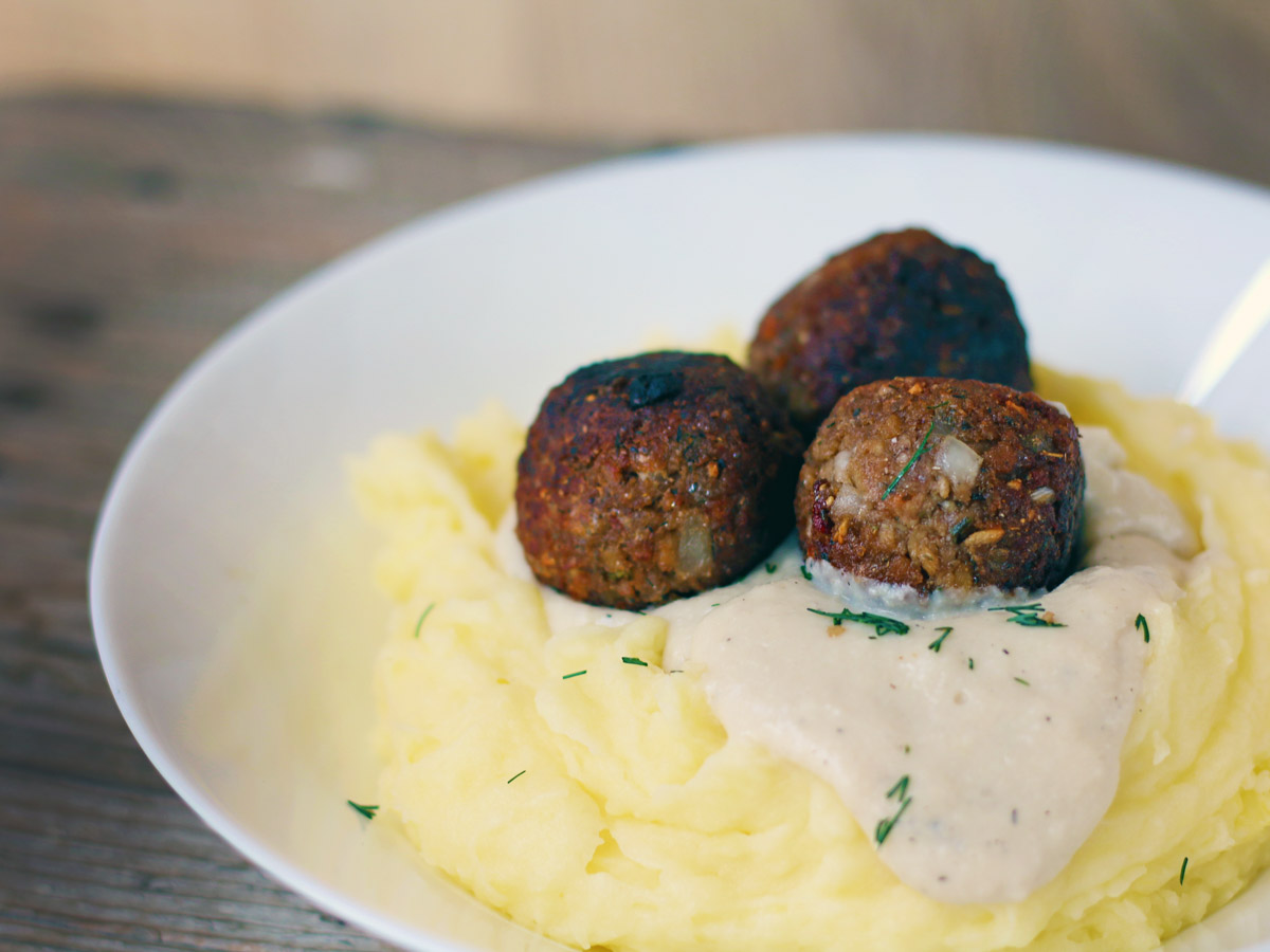 vegan meatballs in white sauce