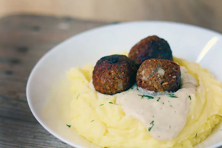 vegan meatballs in white sauce