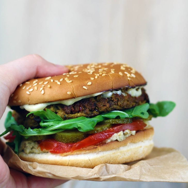 Eggplant burger cu vinete vegan