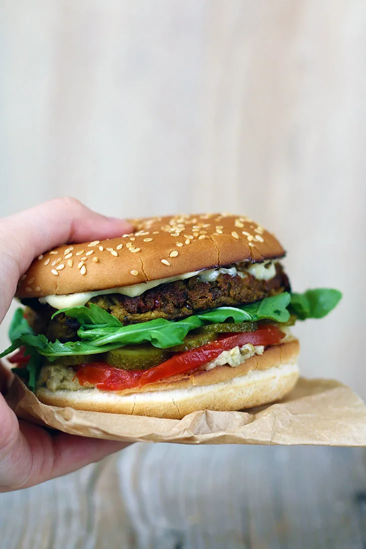 Eggplant burger cu vinete vegan