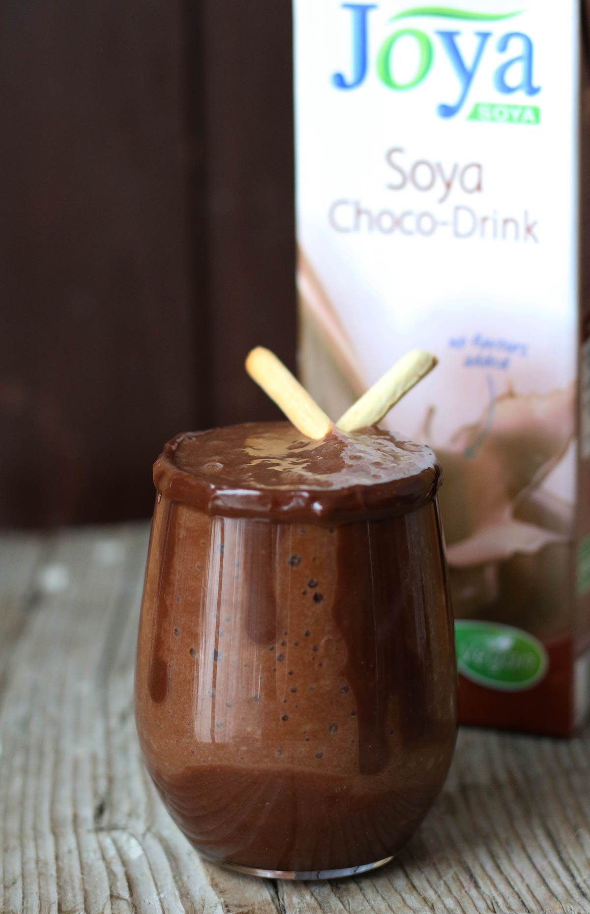 quick vegan chocolate milkshake