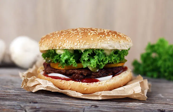 vegan mushroom burger cu ciuperci