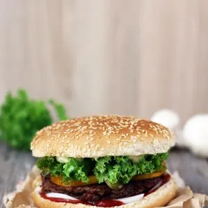 vegan mushroom burger cu ciuperci vegan
