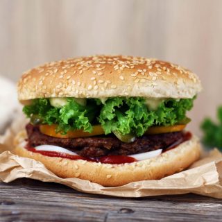 vegan mushroom burger cu ciuperci_