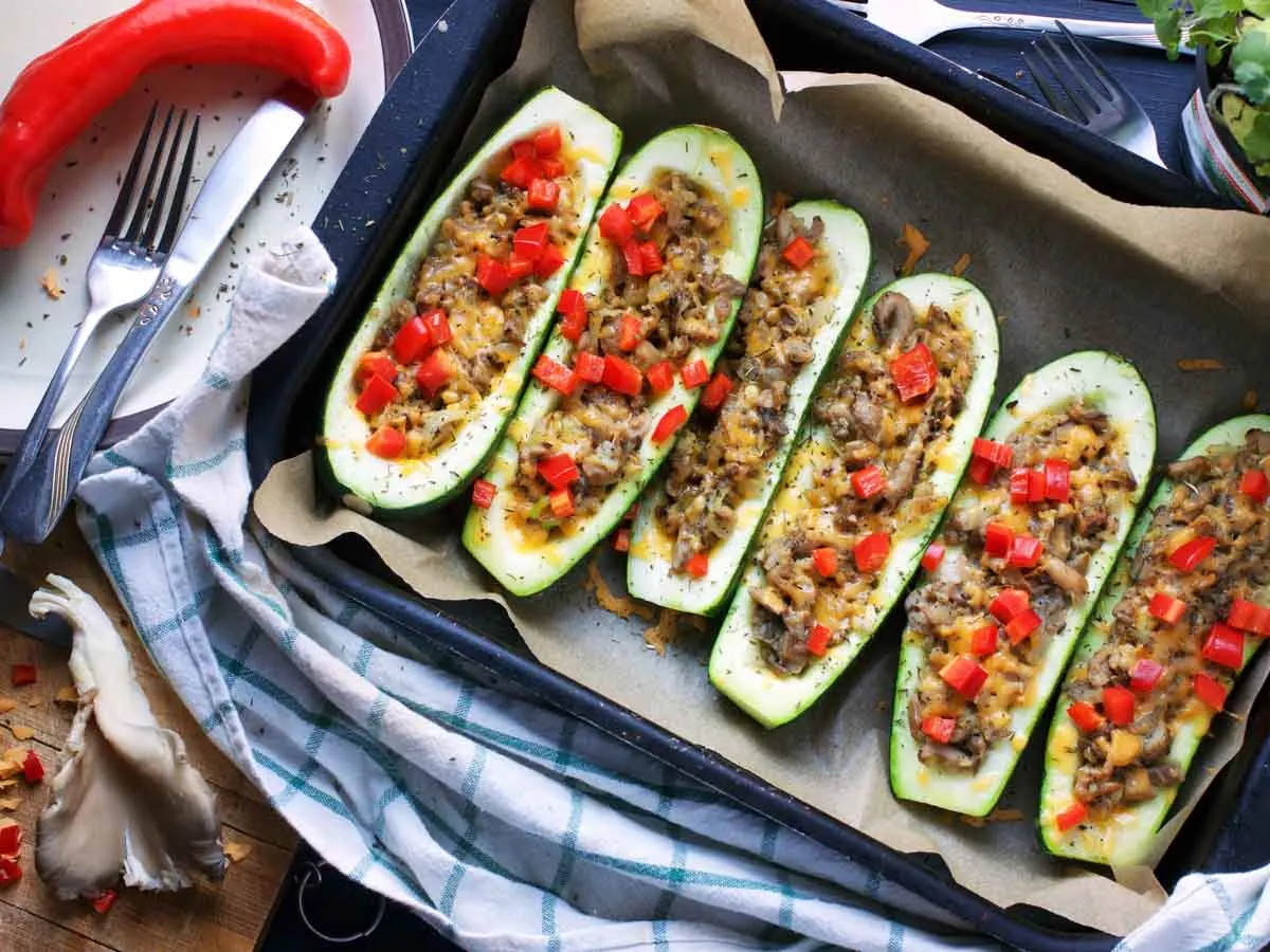 Zucchini boats with mushroom stuffing dovlecei la cuptor cu ciuperci