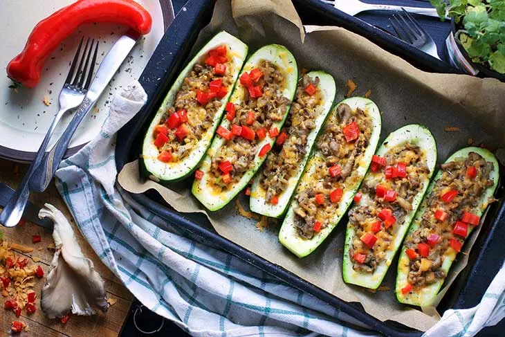 Zucchini boats with mushroom stuffing dovlecei la cuptor cu ciuperci