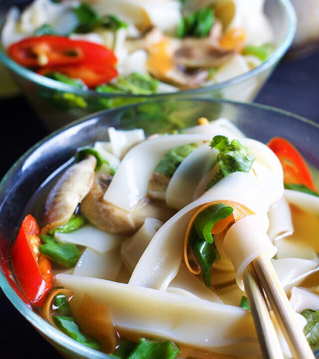 cropped-vegan-asian-chinese-noodle-soup-recipe-supa-asiatica-cu-taitei.jpg