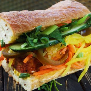 tofu bahn mi vegan cu tofu sandvis reteta