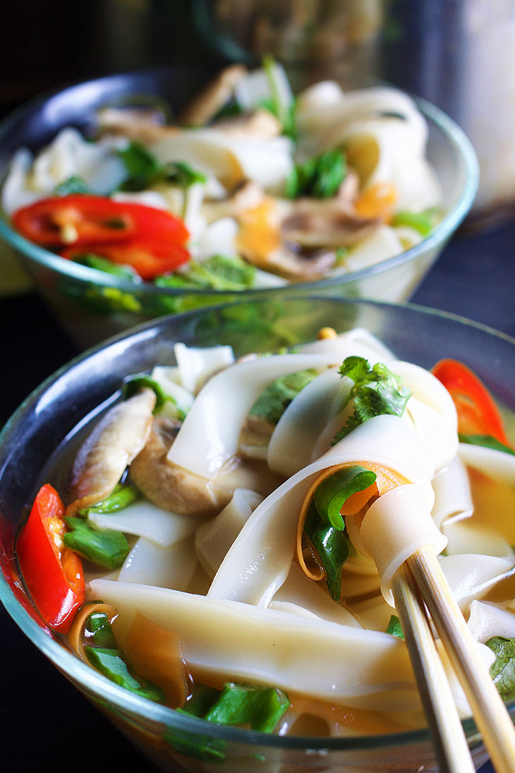 Vegan Pho asian chinese noodle soup recipe 