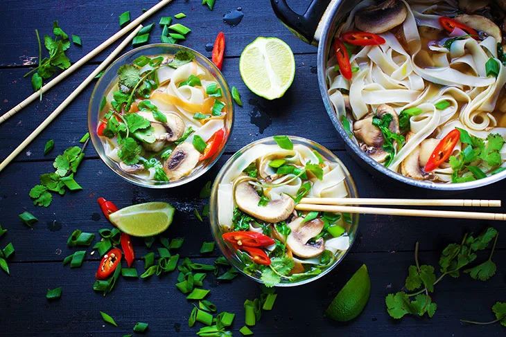 Vegan Pho asian chinese noodle soup supa asiatica cu taitei