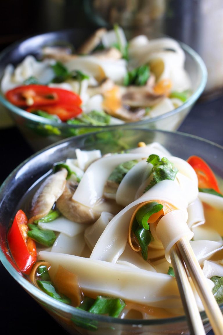 vegan asian noodle soup recipe supa asiatica cu taitei