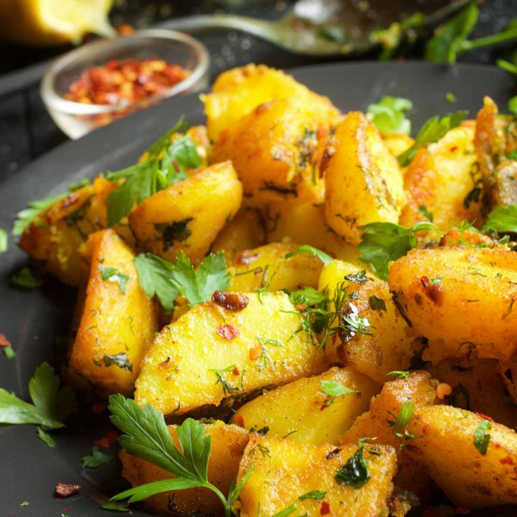 Batata Harra Spicy Roasted Potatoes cartofi picanti libanezi reteta