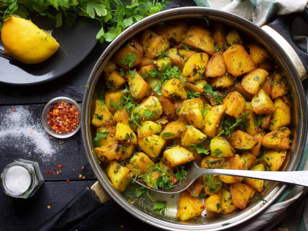 Batata Harra Spicy Roasted Potatoes recipe cartofi picanti libanezi