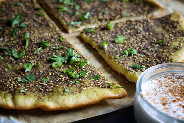 Manakish Zaatar Lipie condimentata 