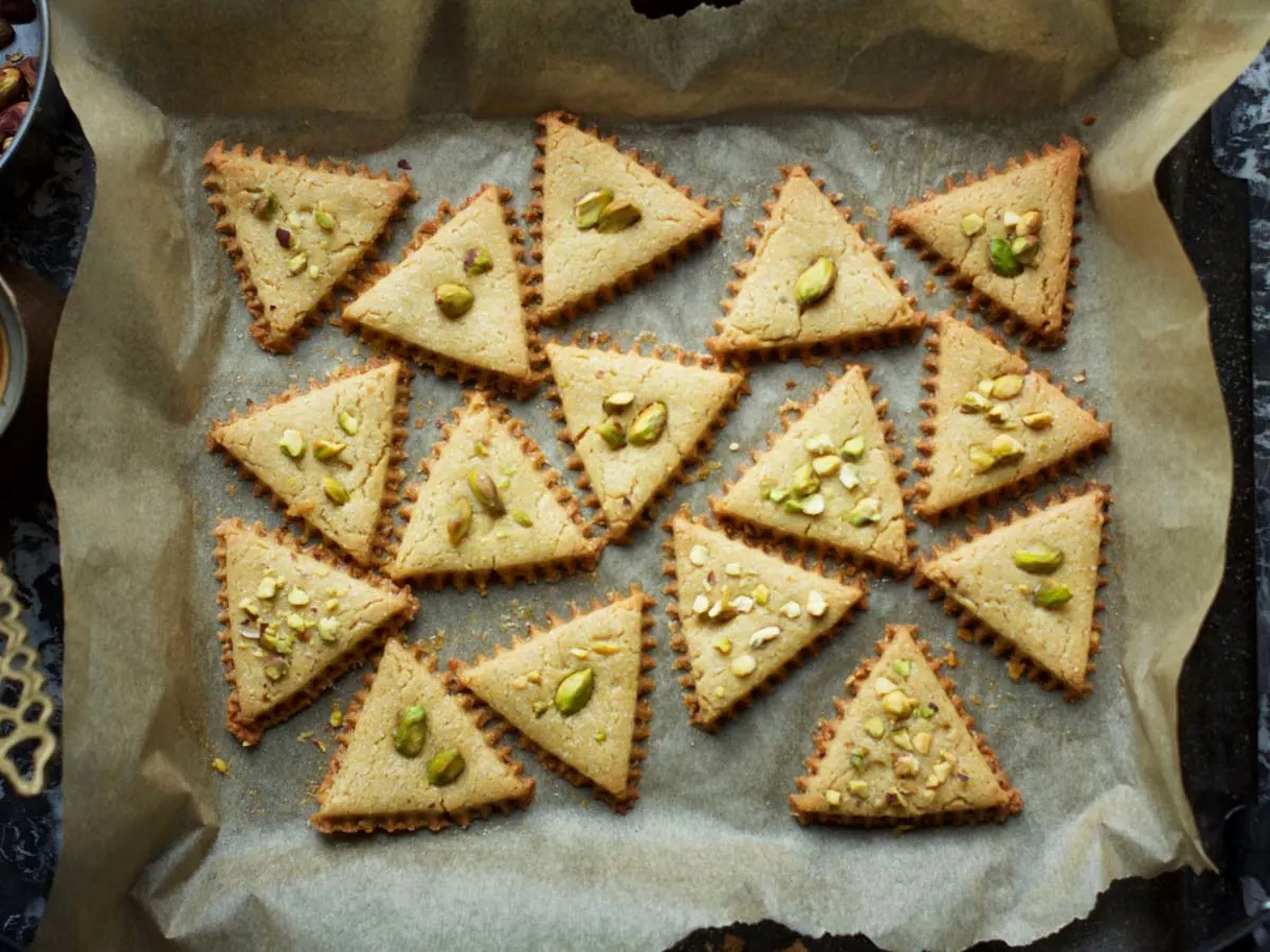 chickpea cookies with pistachios