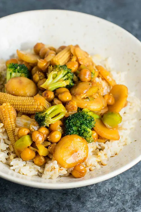 vegan chickpea stir-fry bowl