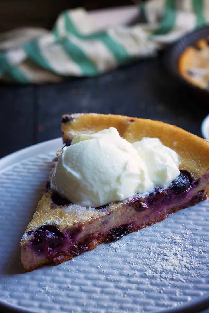 French Vegan Blueberry Clafoutis cu afine